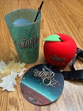 The Wizard of Oz Red Apple Foam Pom & Green Glitter Tumbler Set